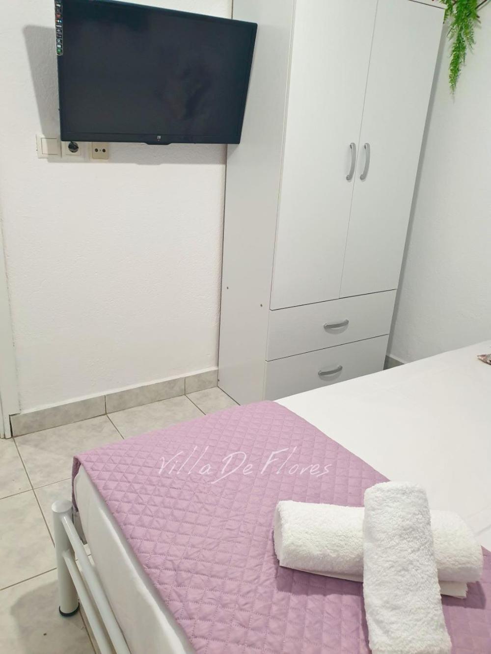 Apartment De Flores Toroni
